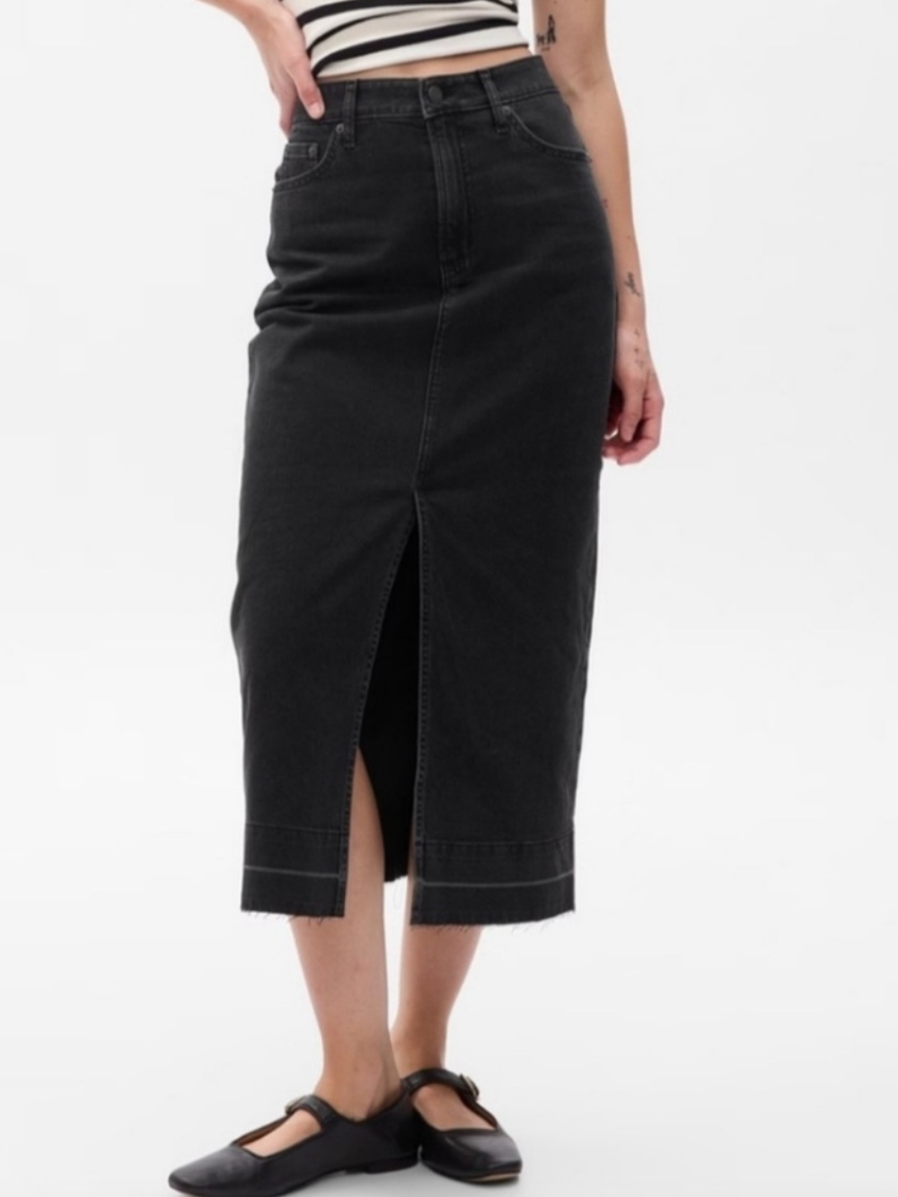 GAP Denim Straight Midi Skirt in Black Wash Size 31/12 Frayed Hem Front Slit